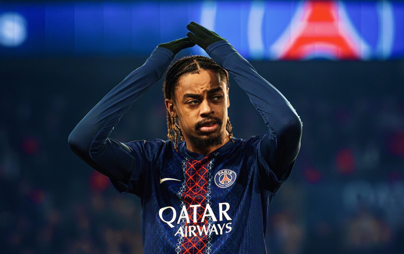Barcola finalement présent dans le groupe du PSG face à Liverpool - Le ...