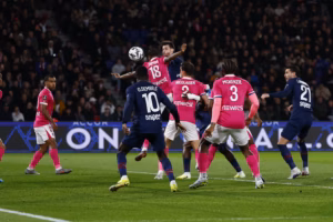 Dembélé qui a bien suivi et qui redonne l'avance au PSG