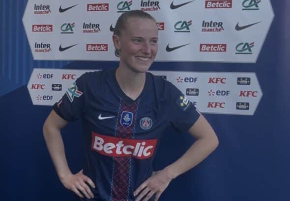 Jade Le Guilly en zone mixte après PSG - PFC / Crédit : Thomas ASSIOUI