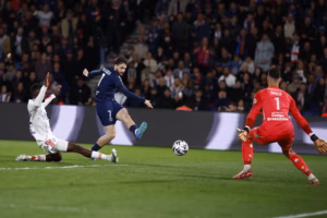 Kvara rentré en jeu en 2ème mi-temps qui sauve l'honneur pour le club de la capitale