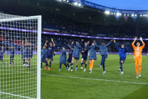 Les Parisiens qui reprennent 4 points d'avance en tête du classement