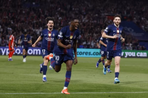 Ousmane Dembélé qui permet au PSG de mener 3-2 à la mi-temps