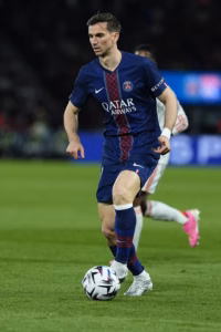 Petite sensation ce soir avec le retour de Fabian Ruiz sur le terrain après presque 3 mois d'absence.avif