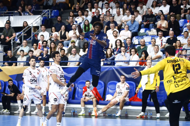 Wallem Peleka face au futur gardien parisien, Rodrigo Corrales