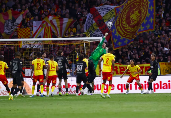 Matvey Safonov face au RC Lens - Crédit : PSG