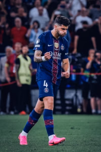 Lucas Beraldo qui crucifie Raya avant que Gabriel ne rate son penalty