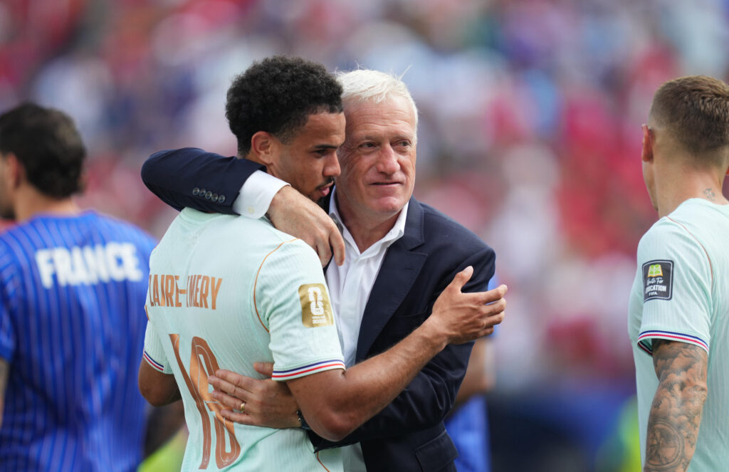 Warren Zaïre-Emery et Didier Deschamps - Crédit : Icon Sport