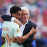 Warren Zaïre-Emery et Didier Deschamps - Crédit : Icon Sport