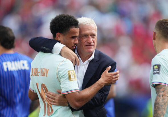 Warren Zaïre-Emery et Didier Deschamps - Crédit : Icon Sport