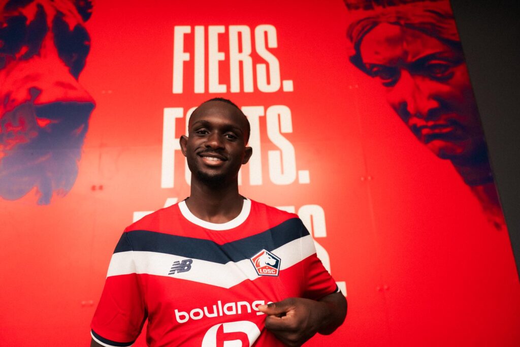 Tanguy Nianzou Kouassi signe au LOSC - Crédit : Losc.fr
