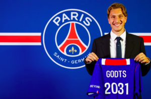 Mika Godts s'engage avec le PSG - Crédit : psg.fr
