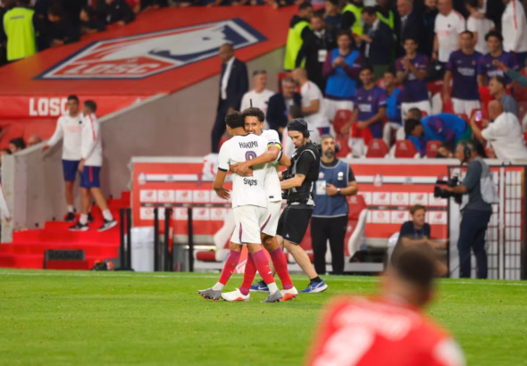 Marquinhos buteur sur la pelouse du LOSC