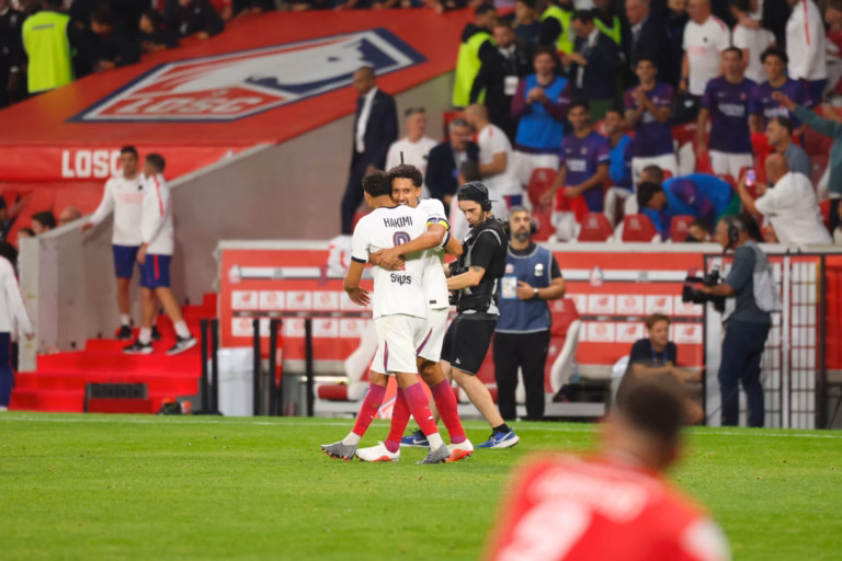 Marquinhos buteur sur la pelouse du LOSC