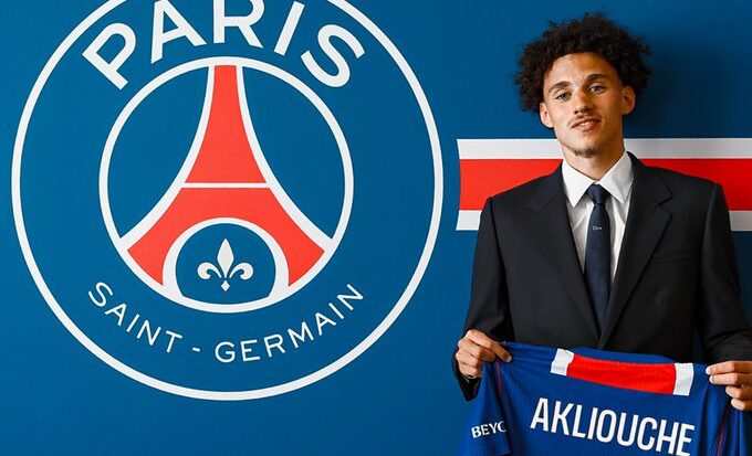 Maghnes Akliouche signe au PSG - Crédit : psg.fr