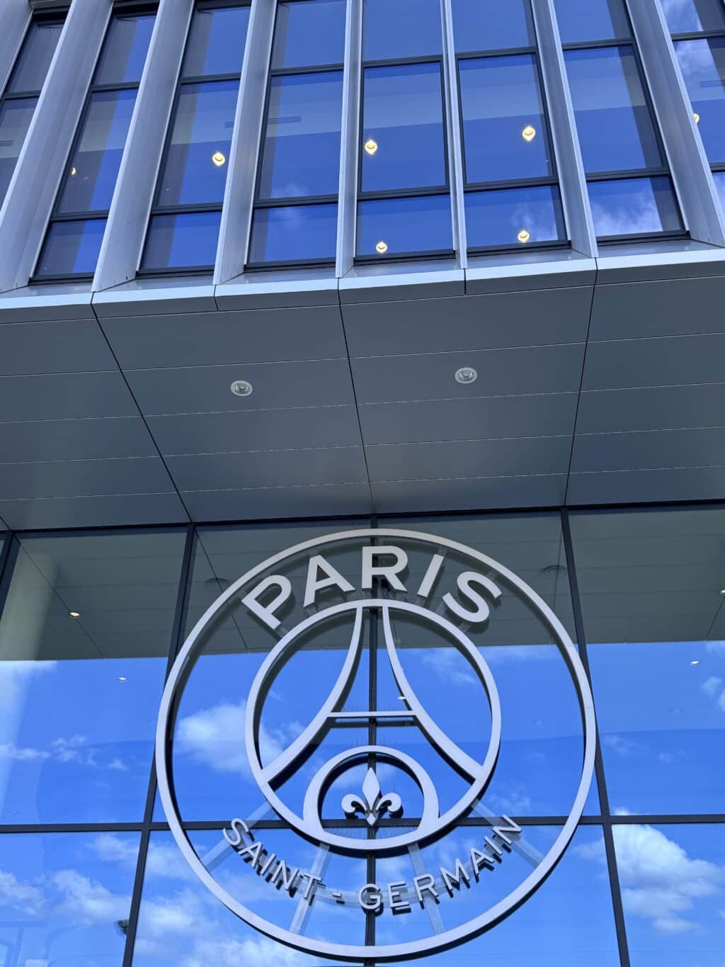 Entre les U17 et les U20, 16 jeunes Parisiens ont été appelés avec leurs sélections nationales. Image: @LMDPSG