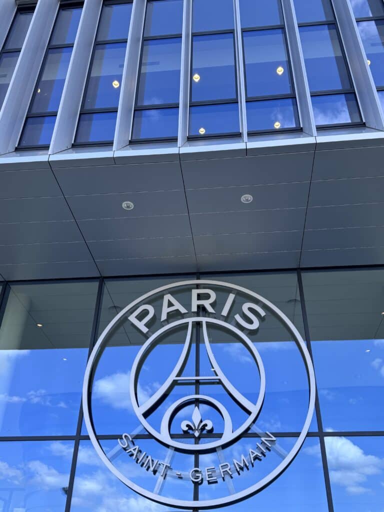 Entre les U17 et les U20, 16 jeunes Parisiens ont été appelés avec leurs sélections nationales. Image: @LMDPSG