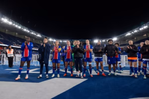 Les Parisiennes s'inclient très lourdement